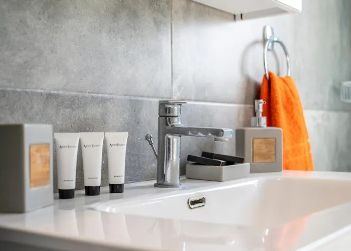 Evergreen Loft - Modern Centre Living *